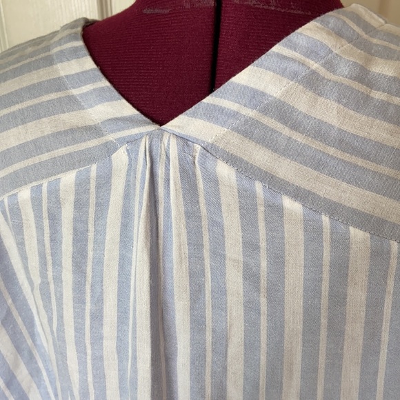 Like new Rails Jeri Linen Blend Blue & White Stripe Top - Picture 13 of 15